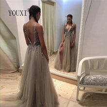 Load image into Gallery viewer, Beading Prom Dresses Long 2020 V Neck Light Gray High Split Tulle Sweep Train Sleeveless Evening Gown A-Line Backless Vestido De