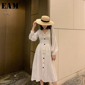 [EAM] Women White Striped Shell Button Elegant Dress New V-Neck Long Sleeve Loose Fit Fashion Tide Spring Summer 2020 1W493